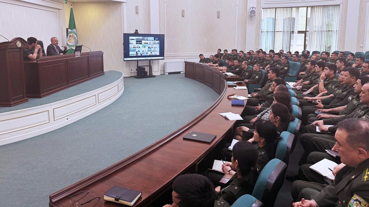Bojxona xodimlari bilan “Oʻzbekiston – 2030” strategiyasi boʻyicha fikr almashildi